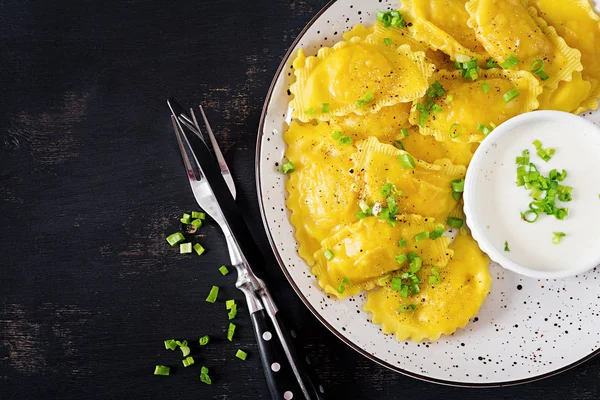 Ravioli Špenátem Sýrem Ricotta Italská Kuchyně Pohled Shora — Stock fotografie