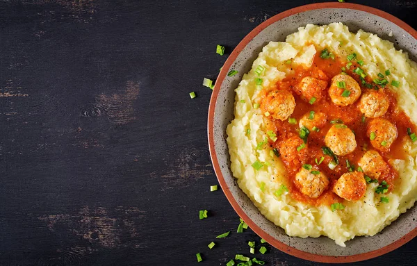 Gehaktballetjes Tomatensaus Met Aardappelpuree Kom Bovenaanzicht — Stockfoto