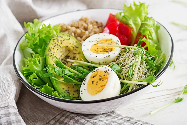 Friss Salátával Reggeli Tál Zabkását Paprika Avokádó Saláta Microgreens Főtt — Stock Fotó