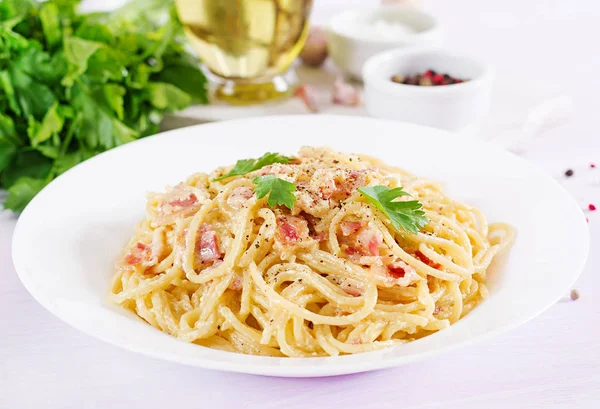 Classica Pasta Alla Carbonara Fatta Casa Con Pancetta Uovo Parmigiano — Foto Stock