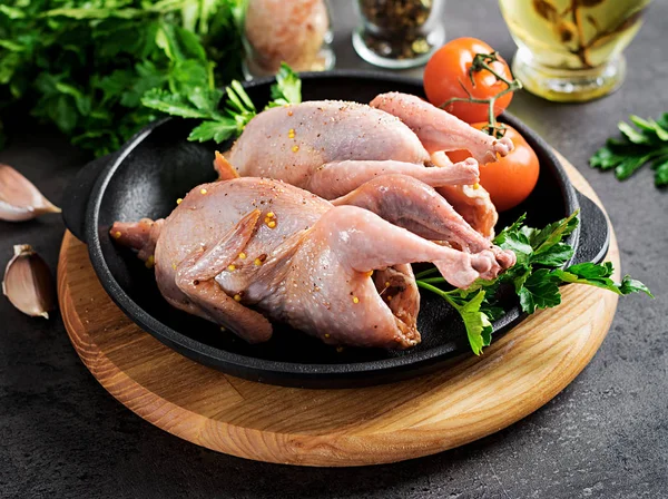 Rauwe Ongekookte Kwartel Ingrediënten Voor Gezond Vlees Eten Koken — Stockfoto