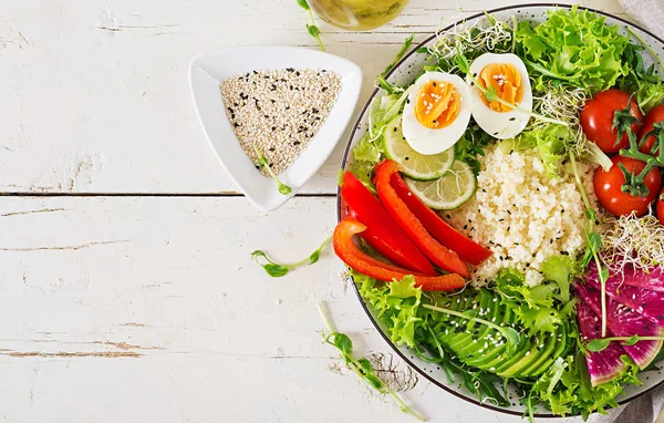 Kuszkusz Tojás Zöldségek Tálba Egészséges Étrend Vegetáriánus Étel Fogalmát Vegetáriánus — Stock Fotó