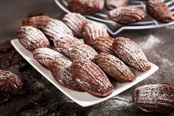 Biscotti Cioccolato Madeleine Cioccolato Fatte Casa Sul Tavolo Scuro Cucina — Foto Stock