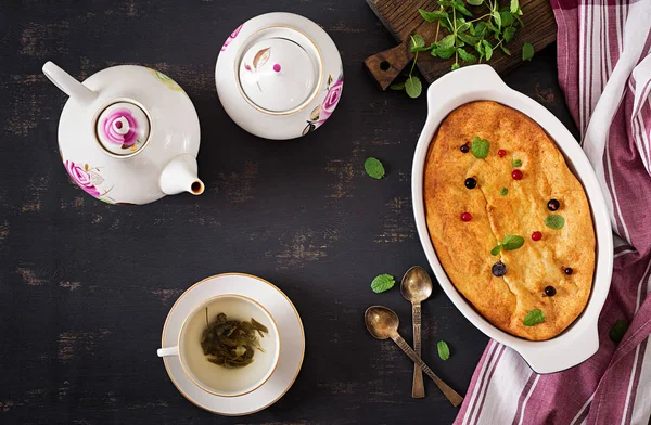 Colazione Casseruola Fiocchi Latte Appetitosa Tavolo Scuro Vista Dall Alto — Foto Stock