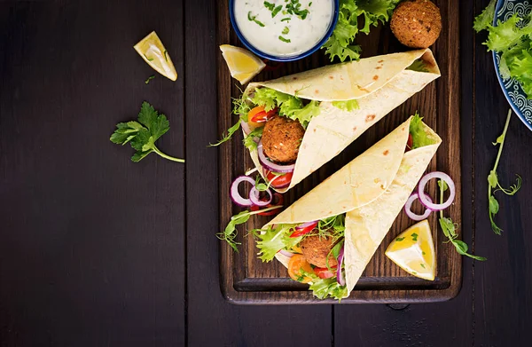 Tortilu Falafel Čerstvý Salát Veganská Tacos Zdravé Vegetariánské Jídlo Pohled — Stock fotografie