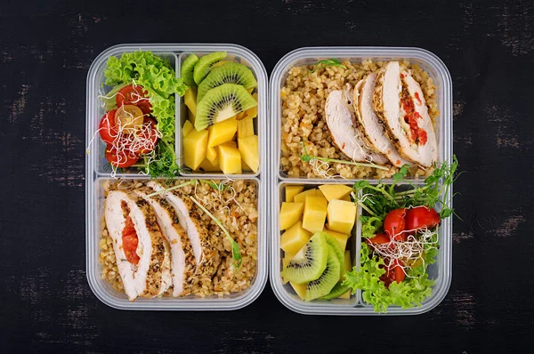 Pranzo Pollo Scatola Bulgur Microverdi Pomodoro Frutta Cibo Sano Fitness — Foto Stock