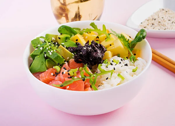 Buddha Skål Med Ris Mango Avokado Och Lax Hälsosam Matkoncept — Stockfoto