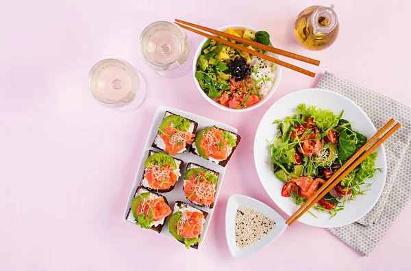 Desayuno Saludable Cuenco Buda Con Arroz Mango Aguacate Salmón Ensalada —  Fotos de Stock