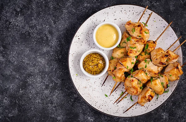 Grilovaný Kuřecí Kebab Tmavém Pozadí Kopírovat Místo Pohled Shora — Stock fotografie