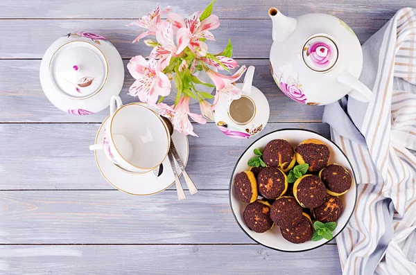 Shu Cake Velsmagende Profiterole Med Fløde Pladen Flad Øverste Udsigt - Stock-foto