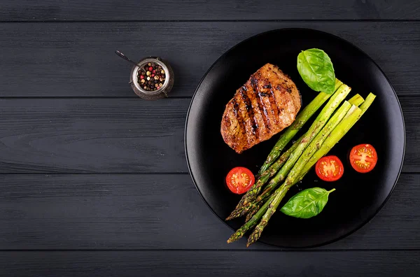 Barbacoa Carne Asada Res Con Espárragos Tomate Vista Superior — Foto de Stock