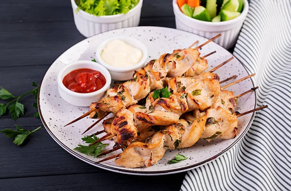 Frango Shish Kebab Shashlik Carne Grelhada Legumes Frescos — Fotografia de Stock