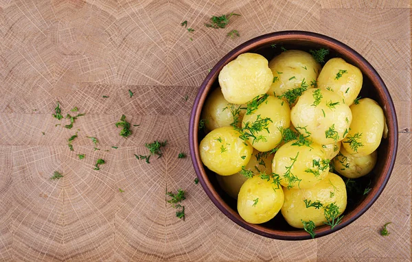 Gekookte Gekookte Aardappelen Met Dille Bowl Houten Bord Top View — Stockfoto