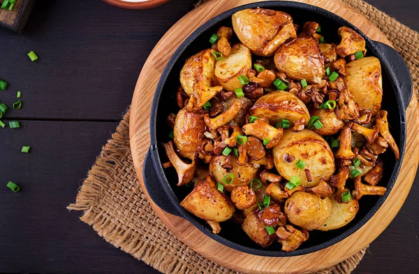 Baked Potatoes Garlic Herbs Fried Chanterelles Cast Iron Skillet Top — Stock Photo, Image