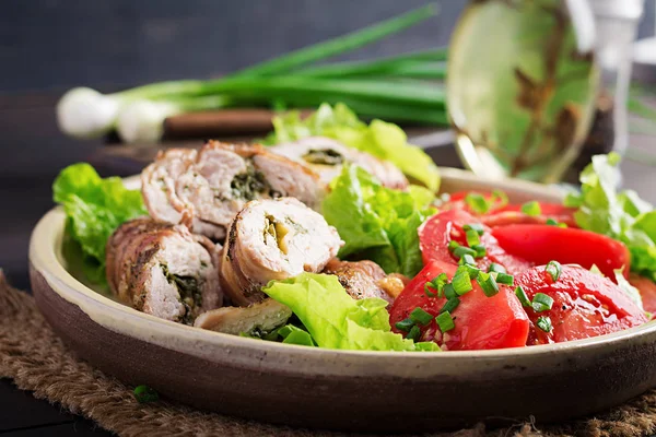 Délicieux Rouleaux Poulet Farcis Fromage Aux Épinards Enveloppés Dans Des — Photo