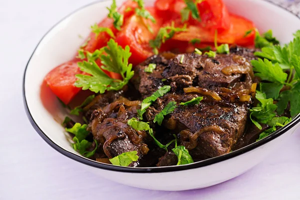 Roasted Grilled Beef Liver Onion Tomatoes Salad Middle Eastern Cuisine — Stock Photo, Image