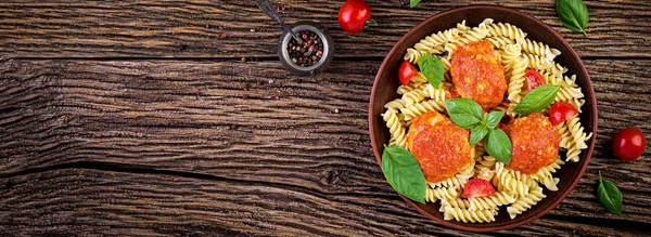 Fusilli Pasta Meatballs Tomato Sauce Basil Bowl Italian Cuisine Top — Stock Photo, Image
