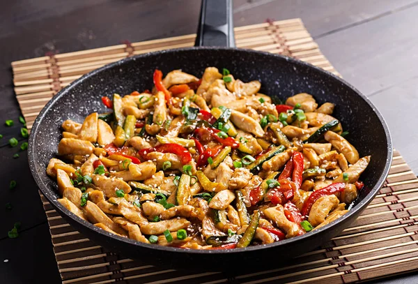 Stir Fry Chicken Zucchini Sweet Peppers Green Onion Asian Cuisine — Stock Photo, Image