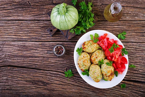 Costeleta Frango Com Abobrinha Salada Tomate Comida Saudável Vista Superior — Fotografia de Stock