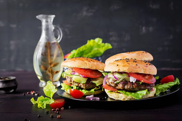 Big Sandwich Hamburger Burger Beef Tomato Red Onion Lettuce — Stock Photo, Image