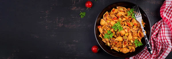 Massa Conchiglie Conchas Massa Italianas Com Cogumelos Abobrinha Molho Tomate — Fotografia de Stock