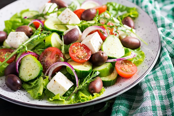 Görög Saláta Friss Zöldségekkel Feta Sajttal Kalamata Olajbogyóval Egészséges Táplálkozás — Stock Fotó