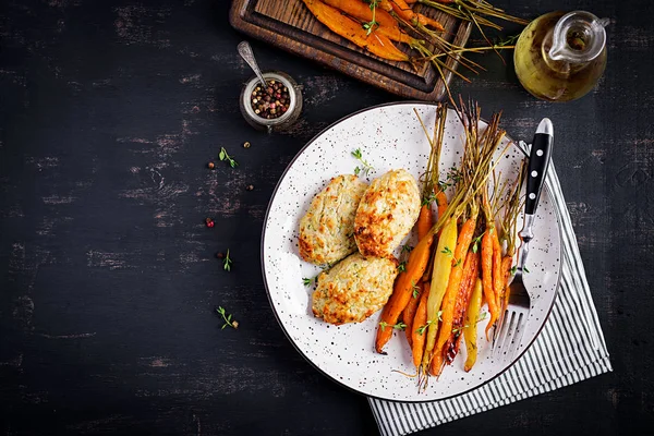 Pieczone Marchew Organiczna Tymiankiem Kotlet Meatball Mięso Kurczaka Cukinia Dietetyczne — Zdjęcie stockowe