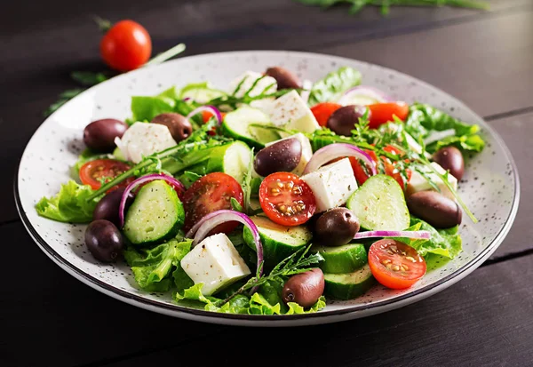 Griechischer Salat Mit Frischem Gemüse Feta Käse Und Kalamata Oliven — Stockfoto