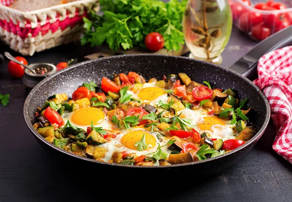 Late Breakfast Fried Eggs Vegetables Shakshuka Arabic Cuisine Kosher Food — Stock Photo, Image