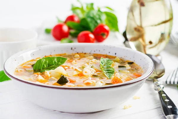 Minestrone Olasz Zöldségleves Tésztával Fehér Asztalon Vegán Leves — Stock Fotó