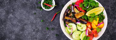 Salata taze çiğ sebze - ermeni salatalık, domates, kırmızı biber