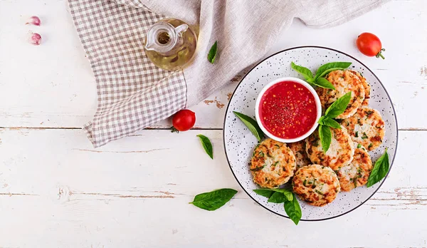 Sarımsak Domates Soslu Lezzetli Pirinç Tavuk Eti Köftesi Üst Diyet — Stok fotoğraf