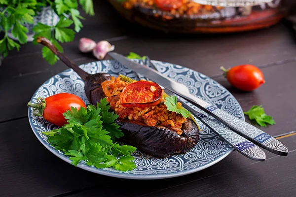 Karniyarik Türkisches Traditionelles Auberginenmehl Gefüllte Auberginen Mit Hackfleisch Und Gemüse — Stockfoto