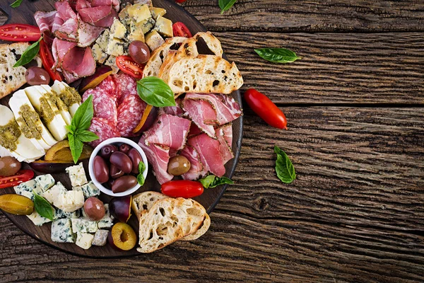 Antipasto Platter Ham Prosciutto Salami Blue Cheese Mozzarella Pesto Olives — Stock Photo, Image
