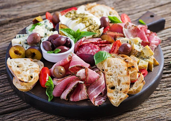 Antipasto Platter Ham Prosciutto Salami Blue Cheese Mozzarella Pesto Olives — Stock Photo, Image