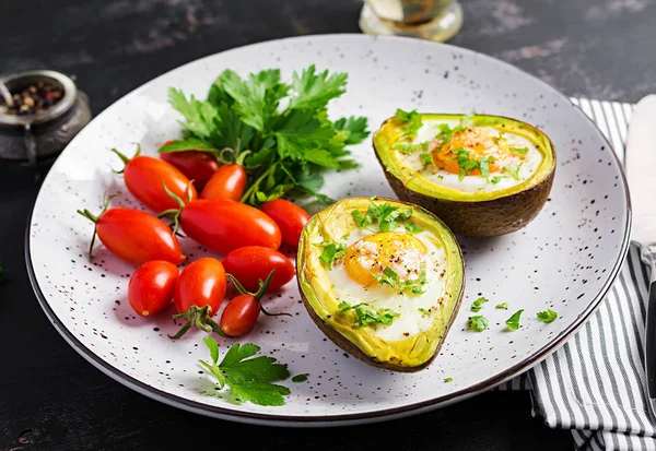 Авокадо Яйцом Свежим Салатом Вегетарианские Блюда Кетогенная Диета Кето — стоковое фото