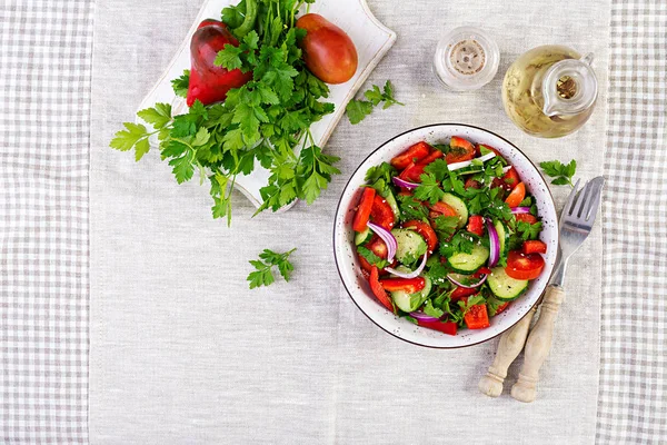 Salade Tomates Concombre Avec Oignon Rouge Paprika Poivre Noir Persil — Photo