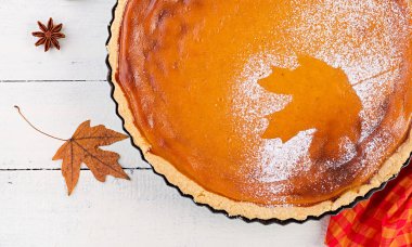 Tarçın ve hindistan cevizi ile Amerikan ev yapımı kabak pasta, kabak 