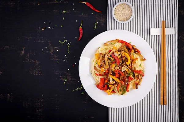 Nudeln Mit Shimeji Pilzen Und Paprika Orientalische Mahlzeit Japanischer Shimeji — Stockfoto