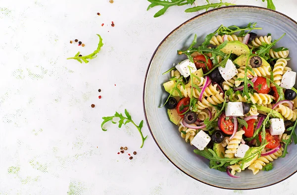 Salade Pâtes Avec Tomate Avocat Olives Noires Oignons Rouges Feta — Photo