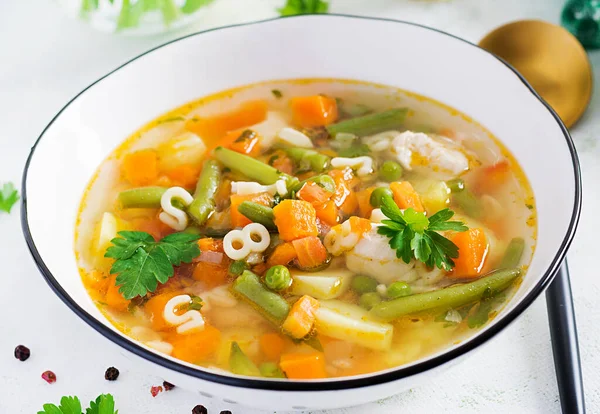 Minestrone Italiensk Grönsakssoppa Med Pasta Ljust Bord — Stockfoto