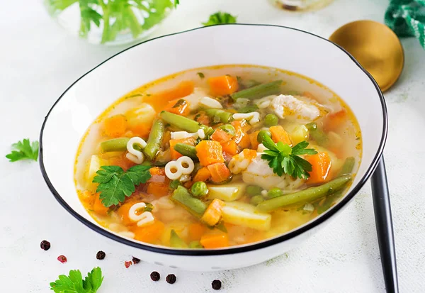 Minestrone Italienische Gemüsesuppe Mit Pasta Auf Hellem Tisch — Stockfoto