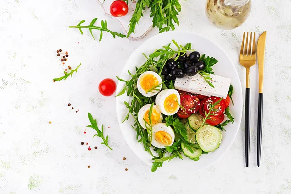 Pequeno Almoço Salada Grega Ovos Cozidos Salada Legumes Frescos Com — Fotografia de Stock