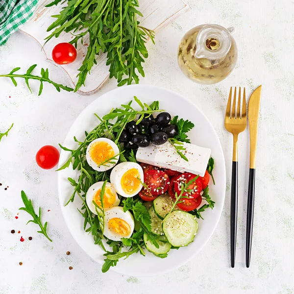 Pequeno Almoço Salada Grega Ovos Cozidos Salada Legumes Frescos Com — Fotografia de Stock