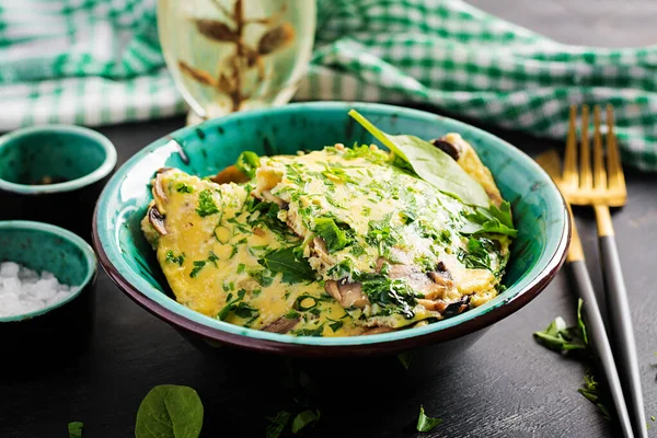 Spinach Mushroom Omelette Frittata Made Eggs Mushrooms Spinach Italian Cuisine — Stock Photo, Image