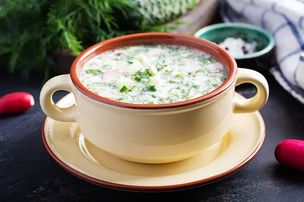 Okroshka Sopa Fria Verão Com Iogurte Legumes Tigela — Fotografia de Stock