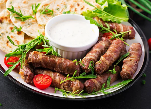 Kebab Porco Com Pão Pita Com Cebola Verde — Fotografia de Stock