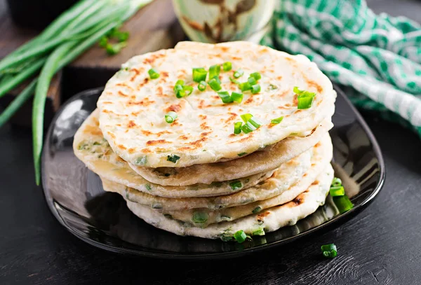 Pane Tradizionale Indiano Pane Pita Con Cipolle Verdi Cipolla Naan — Foto Stock