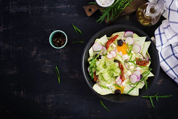 Chilaquiles Mexickém Vaření Miska Smažených Tortilla Pásky Vejci Sýrem Mexické — Stock fotografie