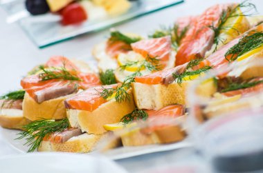 catering, balıklı bir sandviç aperatifler